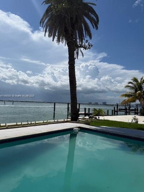 Building Photo - 1101 S Shore Dr