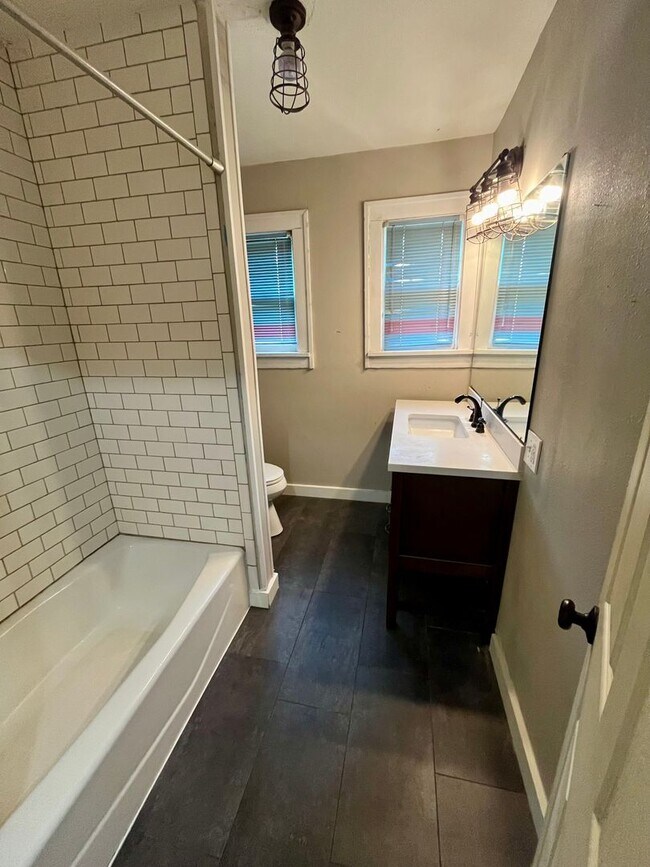 Building Photo - 6 month lease available One Block from Texas Tech