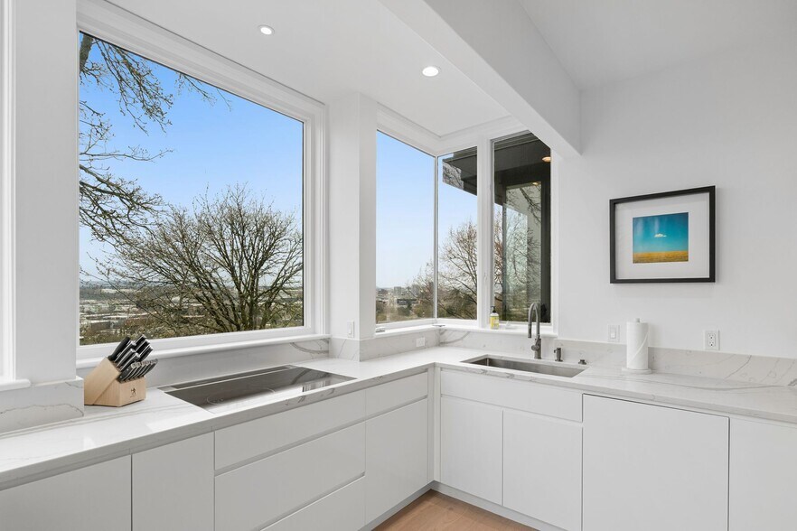 Building Photo - 2831 NW Cornell Rd