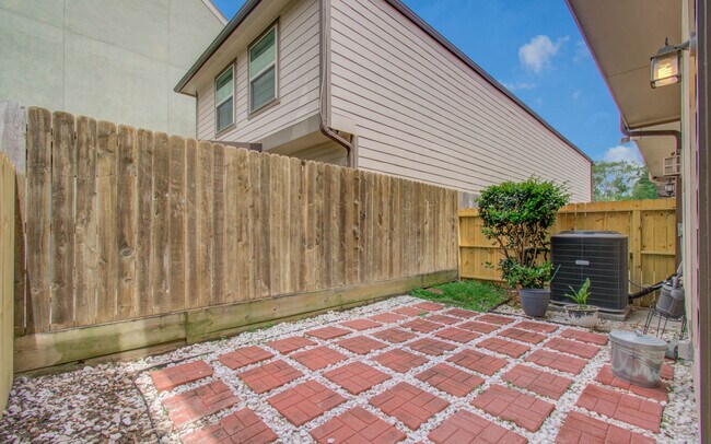 Building Photo - 4908 Crawford St