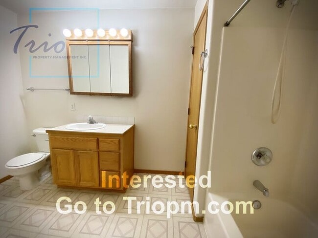 Building Photo - 4740 Spring Meadow Ave