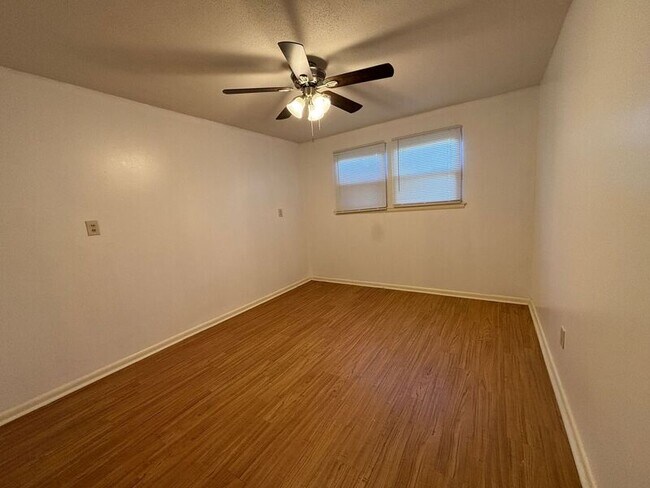 Building Photo - 529 Brown Cir Dr