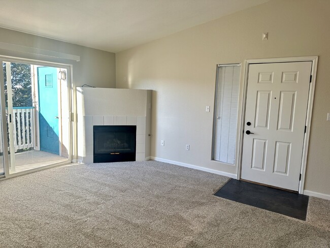 Building Photo - DON'T MISS OUT ON THIS!! 1 bed/ 1 bath Con...