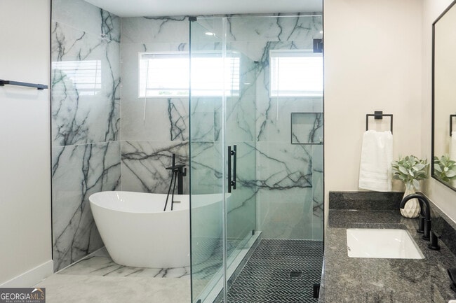 Building Photo - 68 Boulevard SE