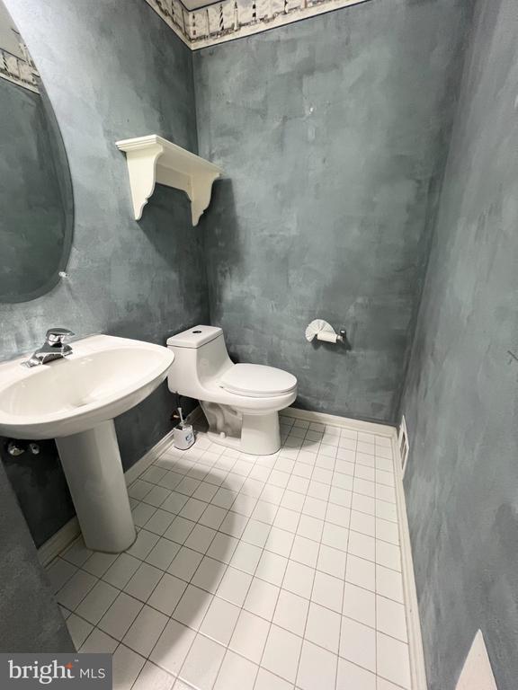 Building Photo - 22464 Maison Carree Square