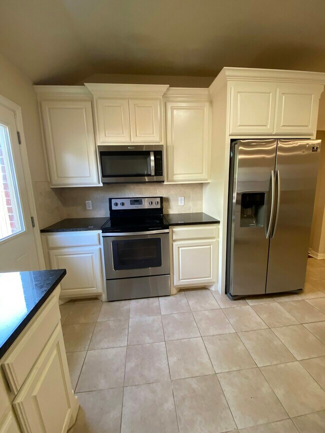 Building Photo - 1705 Carverly Dr