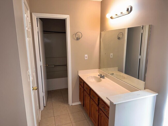 Building Photo - Charming 3-Bedroom Home in Horn Lake-Comfort & Convenience Await!