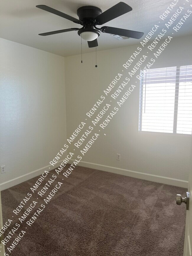 Building Photo - 3682 N French Pl