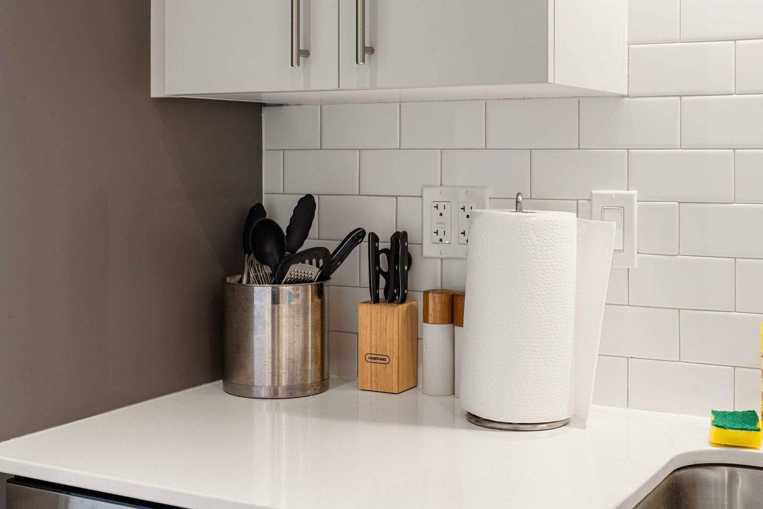 Building Photo - 853 W Blackhawk St