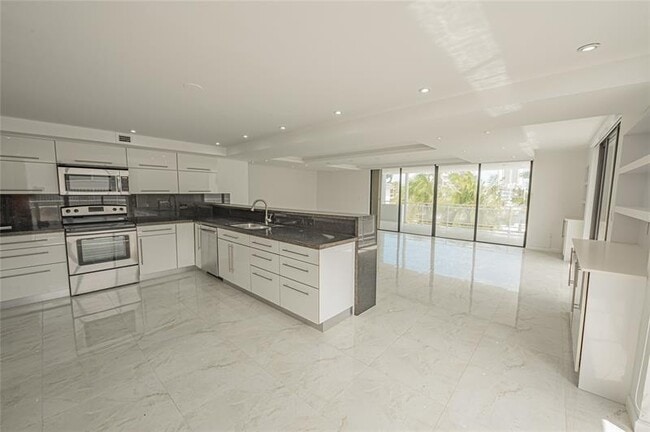 Building Photo - 468 Golden Isles Dr