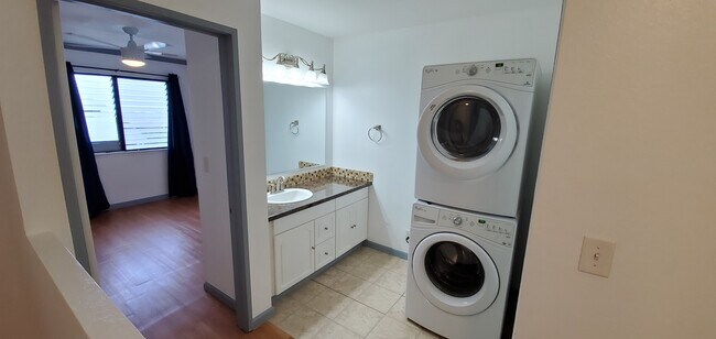 Building Photo - 98-640-640 Moanalua Loop