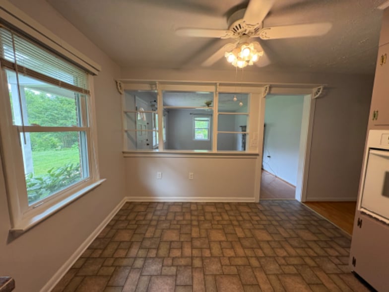 Building Photo - 2541 Dellwood Rd