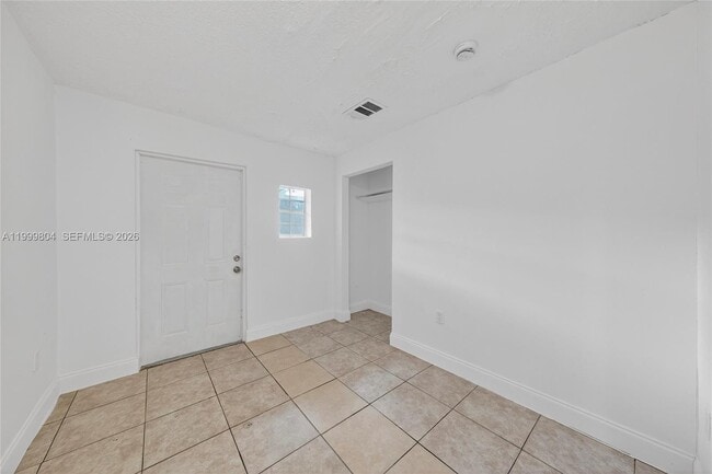 Building Photo - 762 NE 131st St