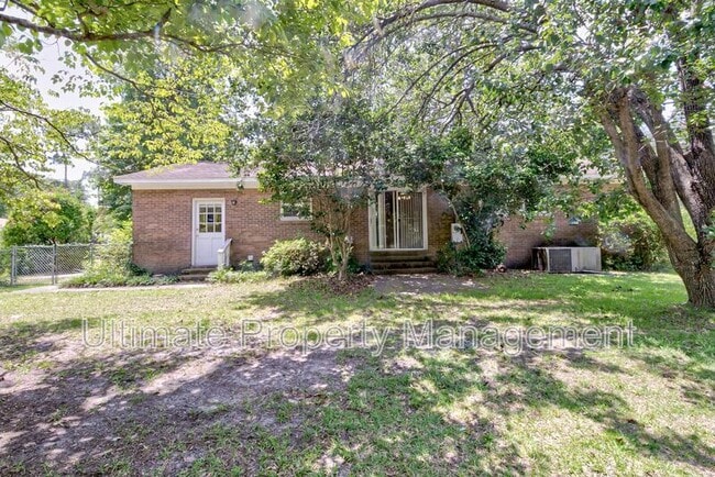 Building Photo - 5025 Pine Needles Dr