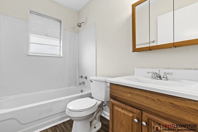 Building Photo - 3966 Northampton Dr