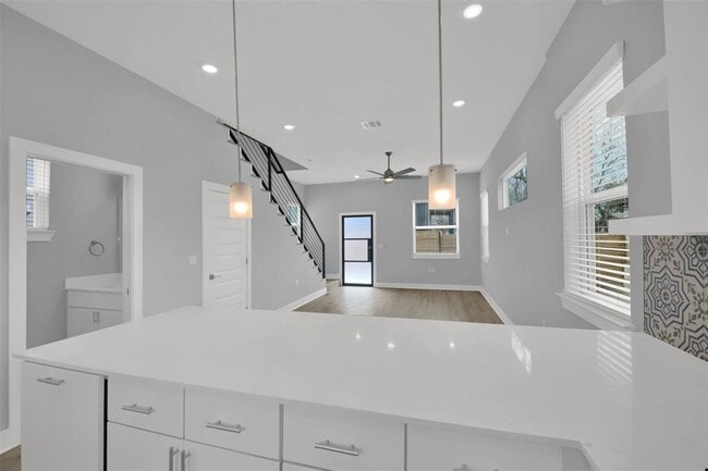 Building Photo - 1104 Begonia Terrace