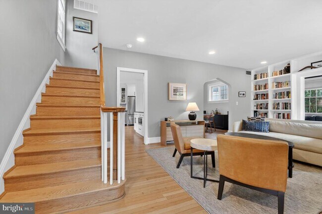 Building Photo - 3005 McKinley St NW