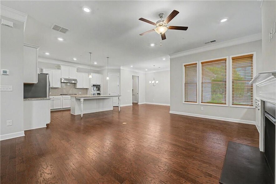 Building Photo - 165 Mansfield Dr
