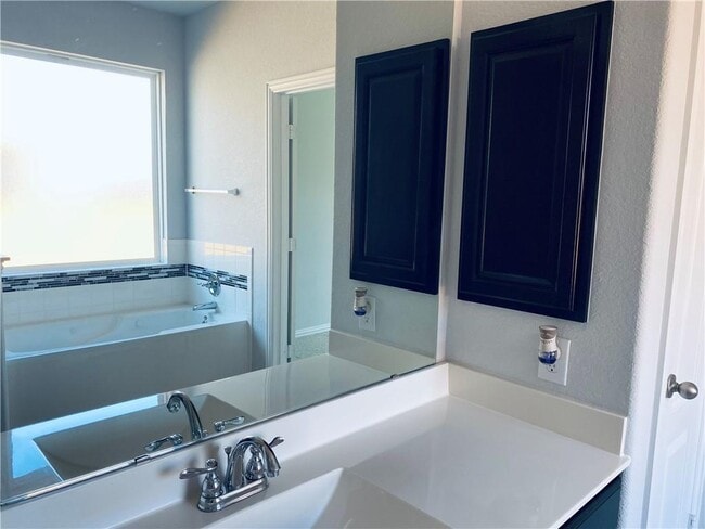 Building Photo - 1009 Sundrops St