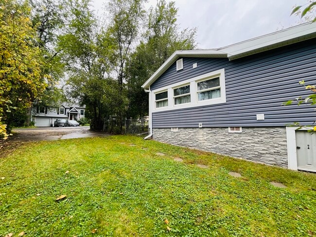 Building Photo - 6204 Hillcrest Rd