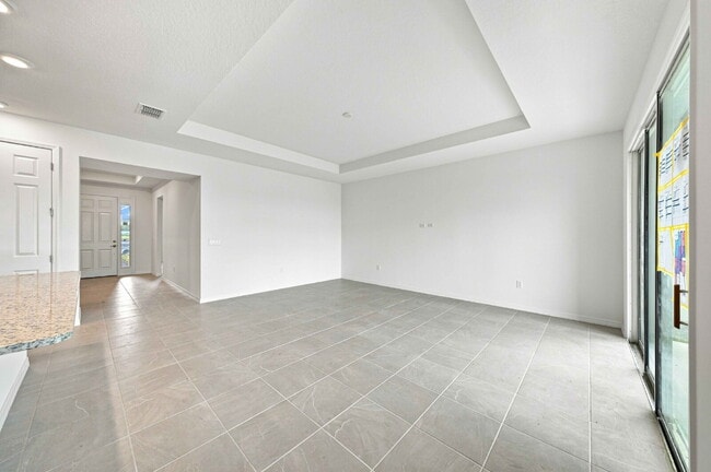 Building Photo - 5342 SW 71st Ave