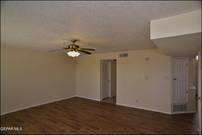 Building Photo - 4613 Robert Holt Dr