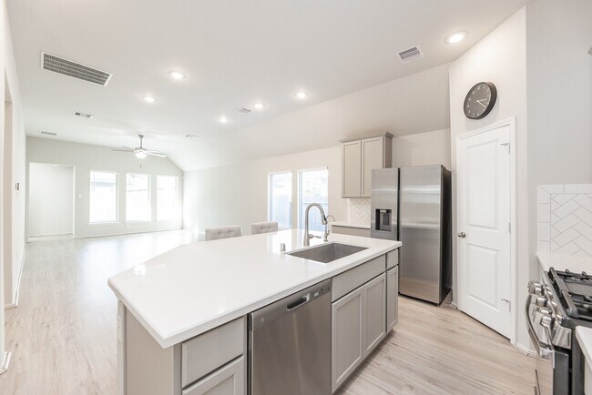 Building Photo - 8918 Oak Ivy Ln