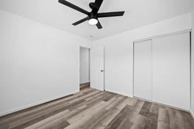 Building Photo - 2136 Drescher St