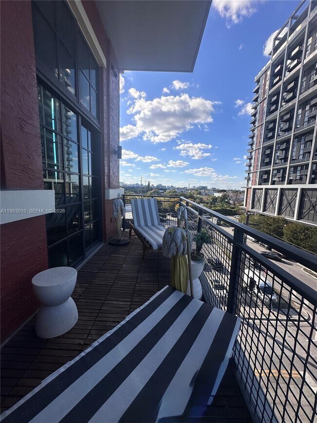 Building Photo - 1749 NE Miami Ct