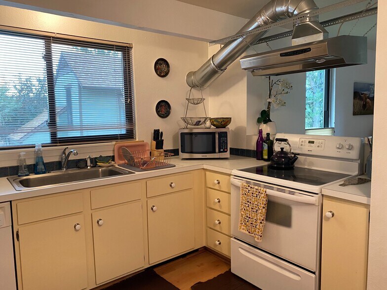 Building Photo - 3522 Smuggler Way