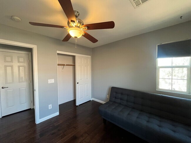 Building Photo - Stylish 3-Bedroom Home with Loft in Gated Community