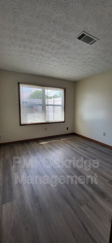 Building Photo - 151 Bevonne Ct
