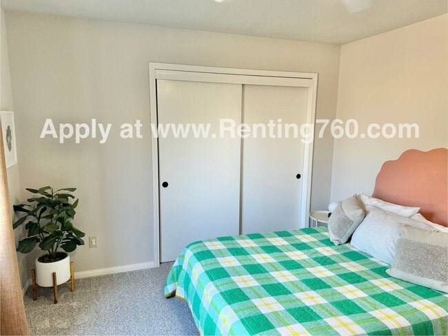 Building Photo - Charming 3 Bedroom 2 Bathroom Home In The Highly Desired Juniper Terrace Neighborhood!!