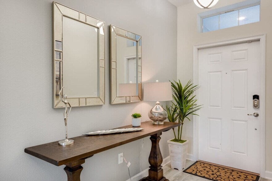 Building Photo - 4801 Kings Castle Cir