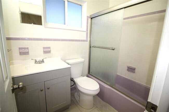 Building Photo - 4440 Bougainvilla Dr