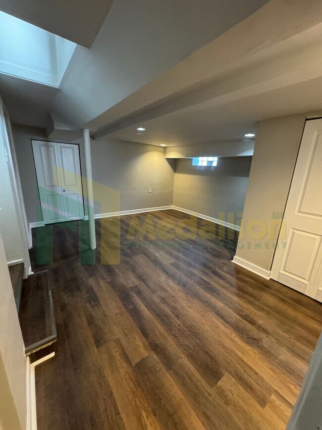 Building Photo - 9648 S Yale Ave