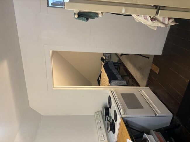 Building Photo - 168 E 16th St