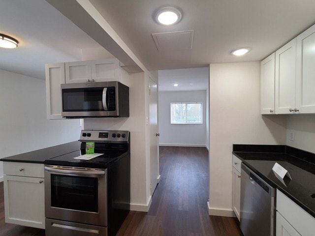 The Burgundy - 211 Springfield Apartments