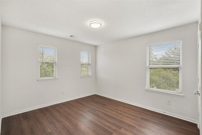 Building Photo - 22207 Woodseem Ct