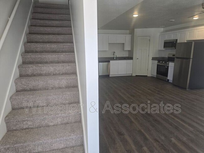 Building Photo - 448 W 1080 S