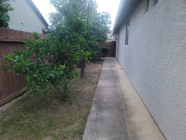 Building Photo - 2243 Thomsen Way