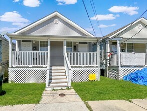 Building Photo - 1916 Eagle St