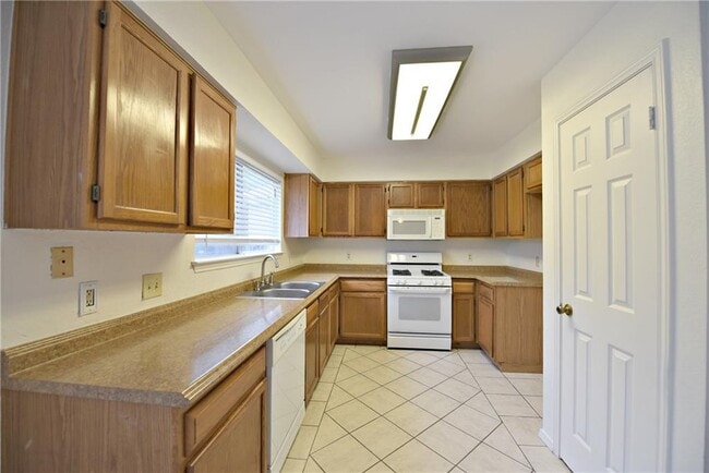 Building Photo - 1002 Dover Pass