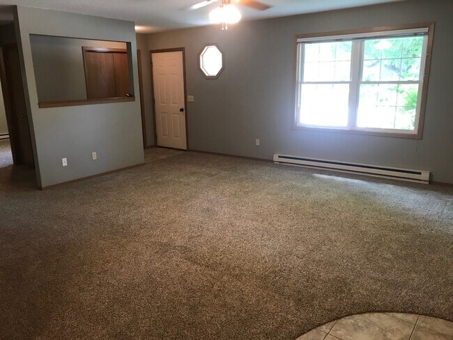 Building Photo - 212 E 4th St