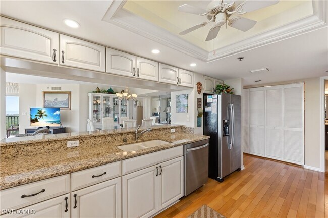 Building Photo - 6361 Pelican Bay Blvd