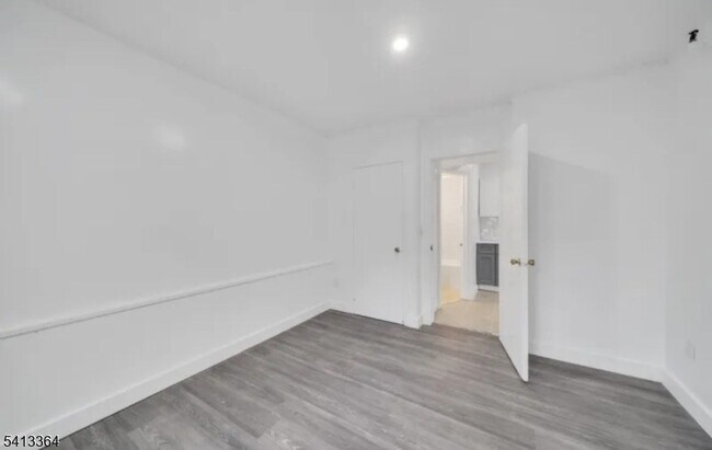 Building Photo - 275 Main St