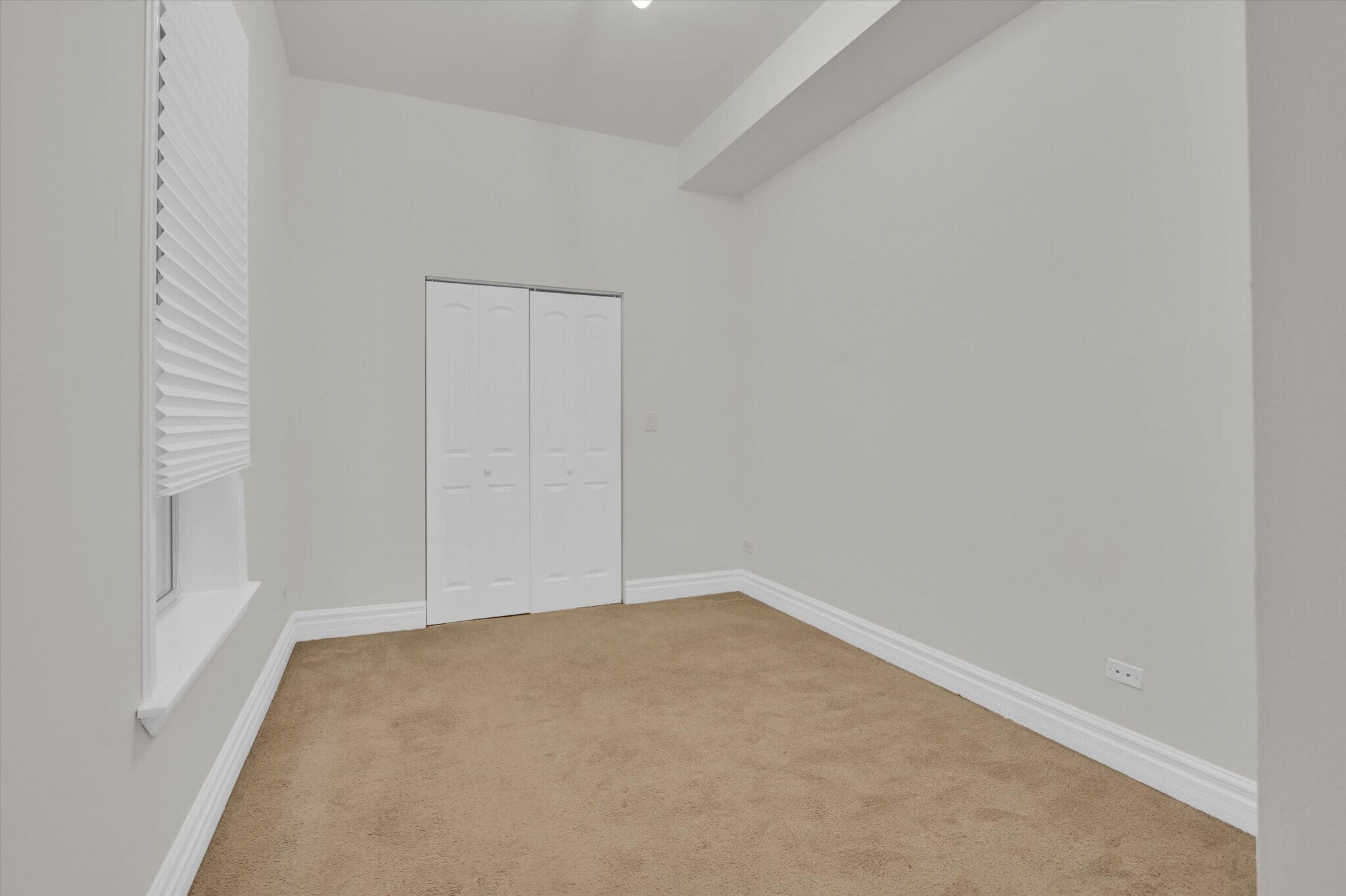 Building Photo - 4856 S Prairie Ave