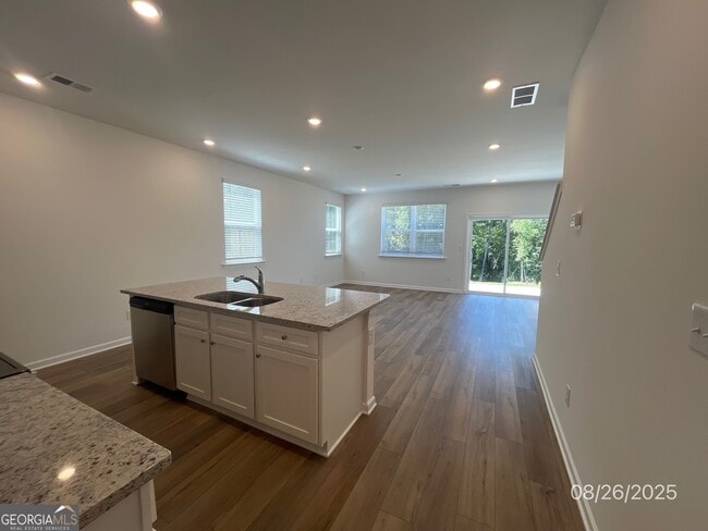 Building Photo - 284 Kenoot Dr
