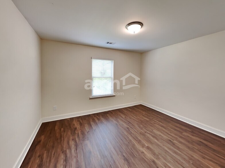 Building Photo - 2465 Beal St