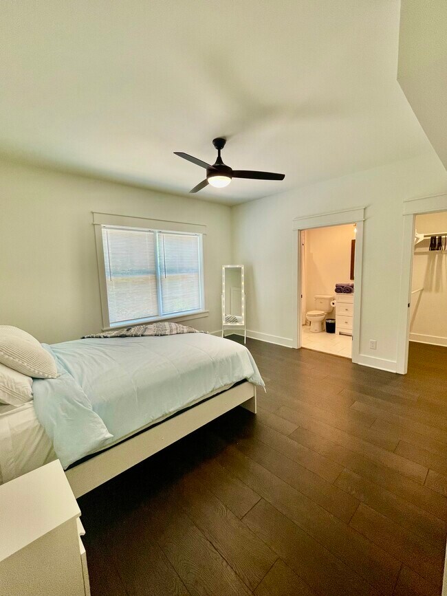 Building Photo - 4317 Holly St